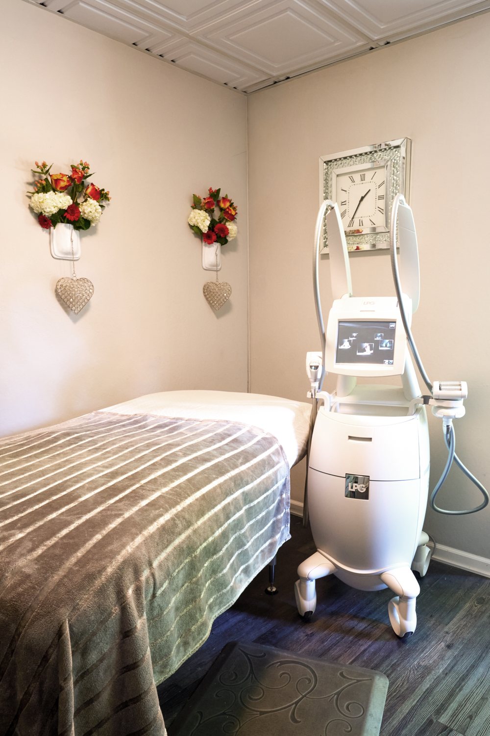 The Endermologie treatment room with the LPG machine